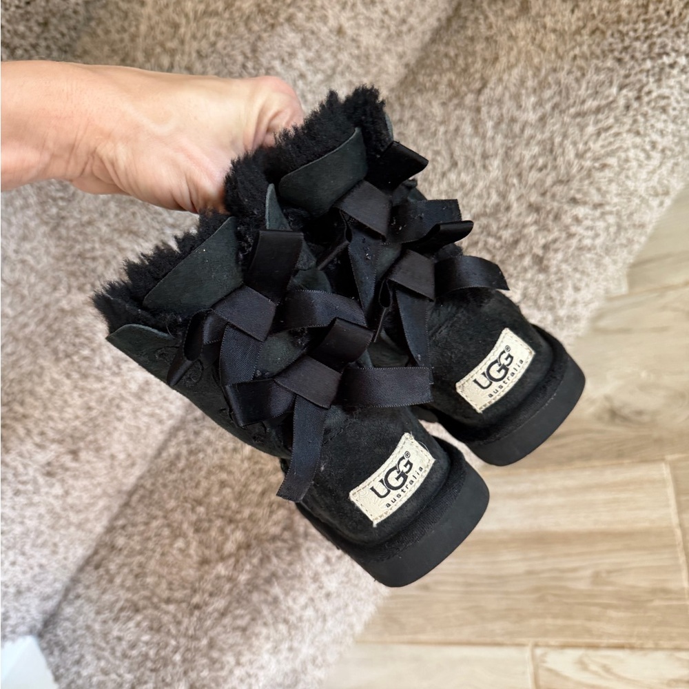 SOLD‼️Kids toddlers 10 UGG Black Suede Boots with Bows